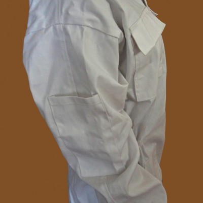 Fato de apicultor branco com bolso de aba e elástico no pulso