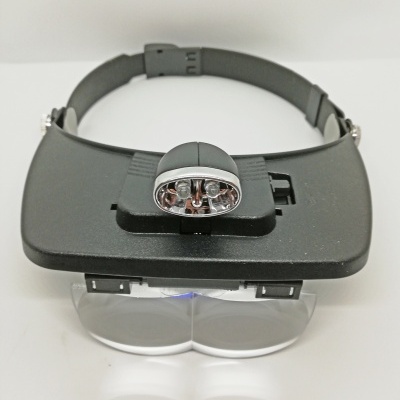 Aparelho de lupa com luz LED e armação preta ajustável