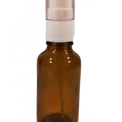 Frasco de vidro âmbar com tampa branca e borrifador transparente