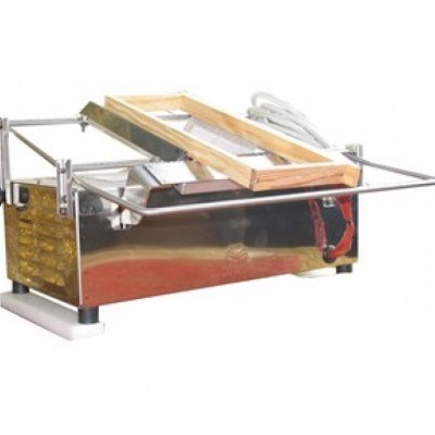 Máquina de embalamento a vácuo em aço inoxidável com estrutura metálica e moldura de madeira