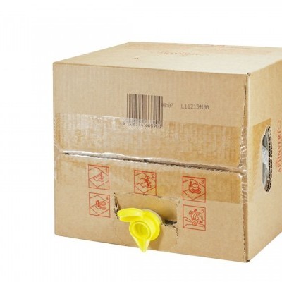 Caixa de cartão com válvula amarela e código de barras