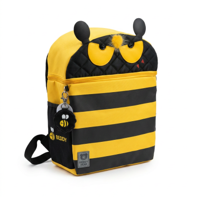 Mochila infantil amarela e preta com padrão de abelha e chaveiro