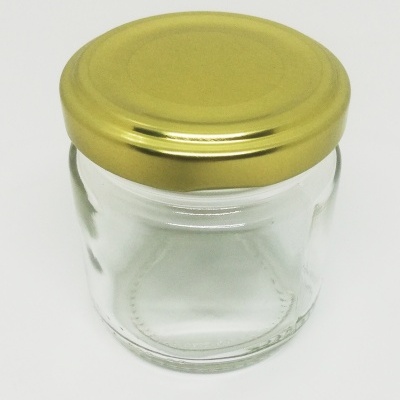 Frasco de vidro transparente com tampa dourada em fundo branco