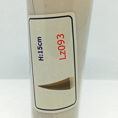 Tubo creme com etiqueta contendo texto e imagem de cone marrom