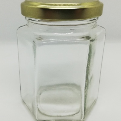 Frasco de vidro hexagonal com tampa dourada