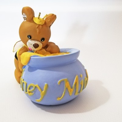 Figura decorativa de urso com pote azul 'Honey Mix'