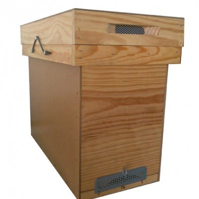 Colmeia de madeira para abelhas com tampa e ventilação metálica