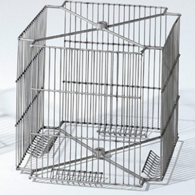 Gaiola metálica quadrada prateada feita de arame fino