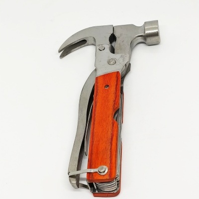 Ferramenta multiusos com cabo de madeira vermelha e várias funções metálicas