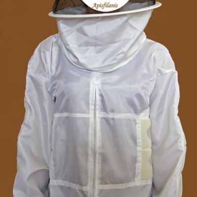 Casaco de apicultor branco com rede negra na cabeça e fecho frontal