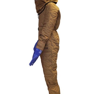 Fato de proteção acolchoado castanho com capuz em rede e luvas azuis