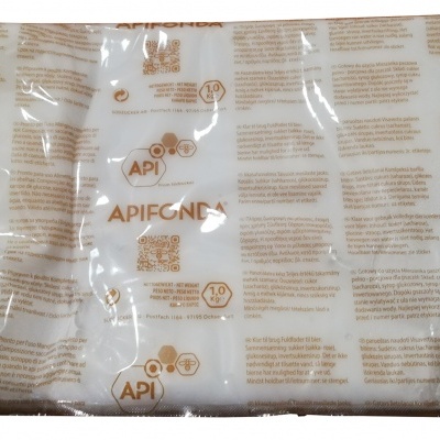 Pacote embalado de lenços de papel branco com texto castanho claro