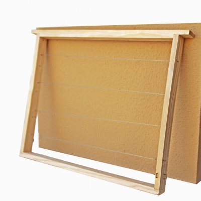 Caixa amarela para apicultura com quadro de madeira