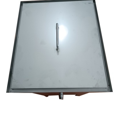 Armário metálico quadrado cinza com asa central prateada