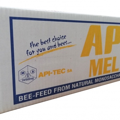 Caixa branca com texto e logótipo da API-TEC SA