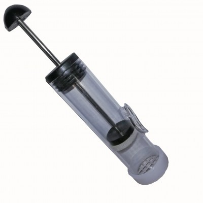 Frasco de plástico transparente com tampa azul escura e pistão metálico