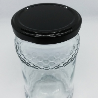 frasco de vidro com tampa preta e textura hexagonal