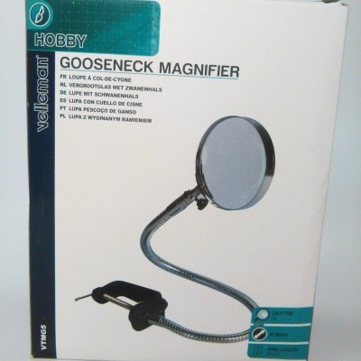 Embalagem da lupa gooseneck Velleman com braço flexível e suporte de fixação