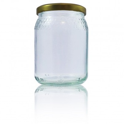 Frasco de vidro transparente com tampa metálica dourada sobre fundo branco