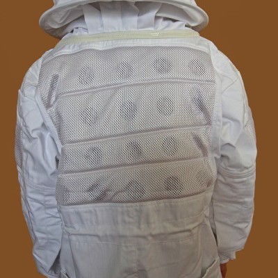 Macacão branco de apicultor com capuz e painel de rede no painel posterior