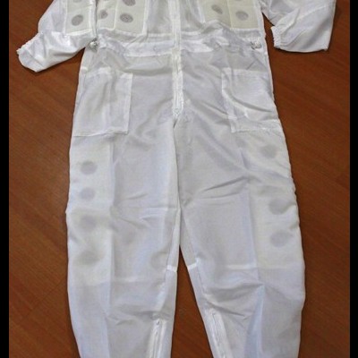 Macacão protetor branco para apicultura com rede protetora