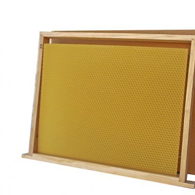 Quadro de colmeia de mel com moldura de madeira e caixa de isopor castanha