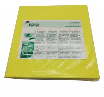 Pacote de guardanapos amarelos com rótulo branco com texto e imagens verdes