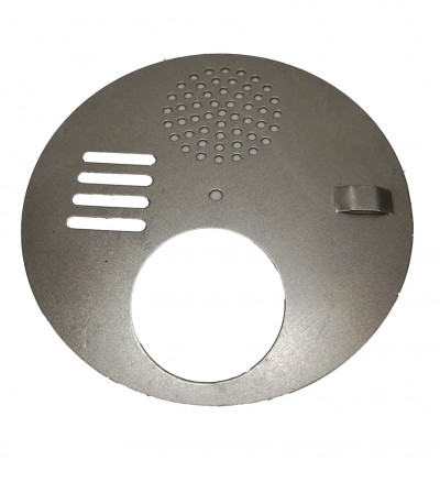 Disco metálico redondo com furos e recortes