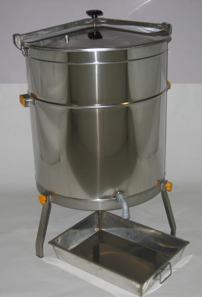 Tanque cilíndrico de aço inoxidável com válvula e bandeja metálica