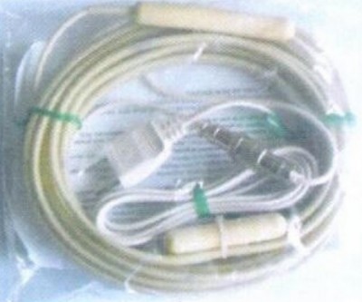 Cabo elétrico branco embalado em plástico transparente