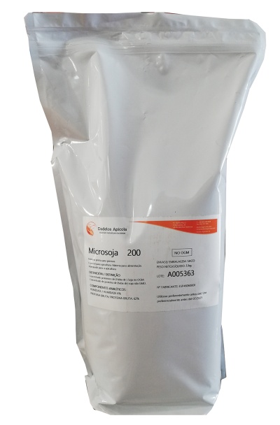 Pacote branco de Microsoja 200 da marca Dedalos Apícola com etiqueta informativa