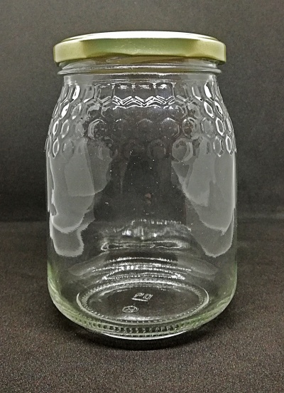 Frasco de vidro transparente com textura hexagonal e tampa dourada