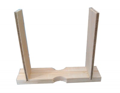 Suporte para livros em madeira natural clara com duas peças verticais