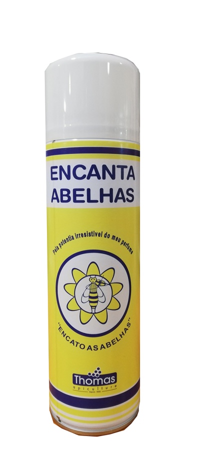 Aerosol amarelo e branco com rótulo 'ENCANTA ABELHAS' e desenho de abelha