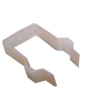 Clipe plástico branco translúcido com formato angular