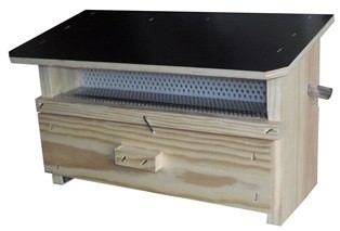 Colmeia de madeira com tampa preta e gaveta frontal