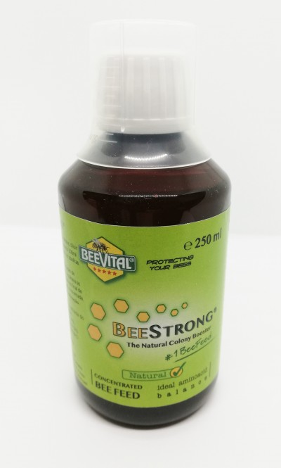 frasco de suplemento para abelhas BEEVITAL BEE STRONG com rótulo verde