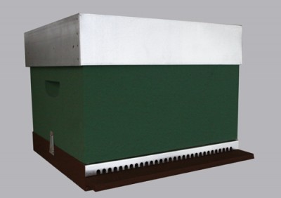 Caixa de colmeia verde com tampa branca e base marrom com entrada de grelha