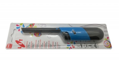 Isqueiro de gás azul e preto em embalagem de cartão branco com texto