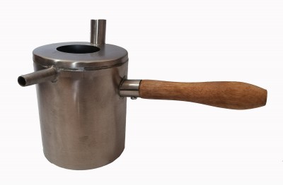 Cafeteira italiana de metal com alça de madeira