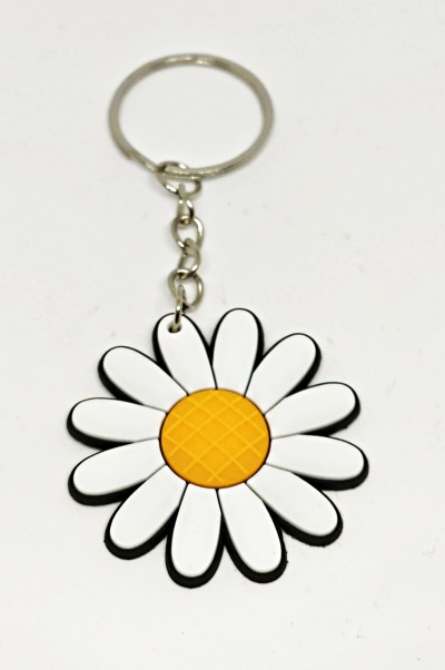Porta-chaves em forma de flor branca com centro amarelo