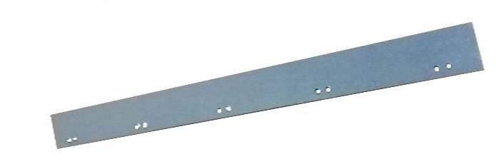 Barra metálica azul com orifícios circulares