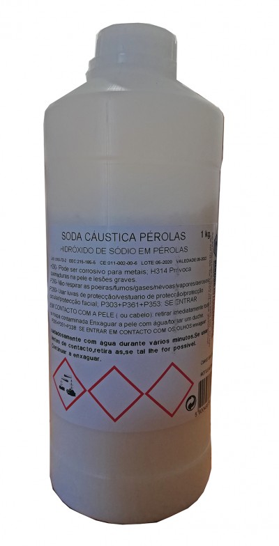 frasco branco de soda cáustica em pérolas com rótulo de segurança
