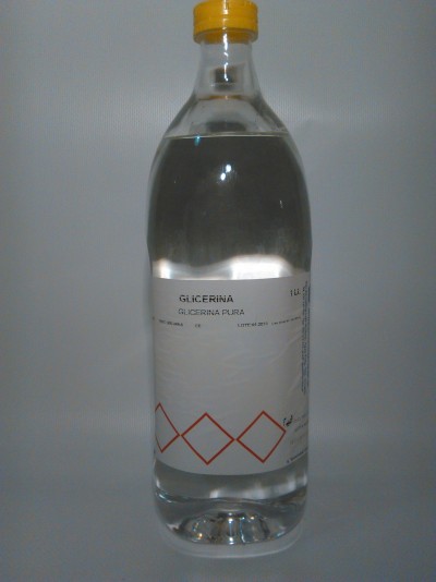 Garrafão de glicerina pura com tampa amarela e rótulo branco com texto e símbolos vermelhos.