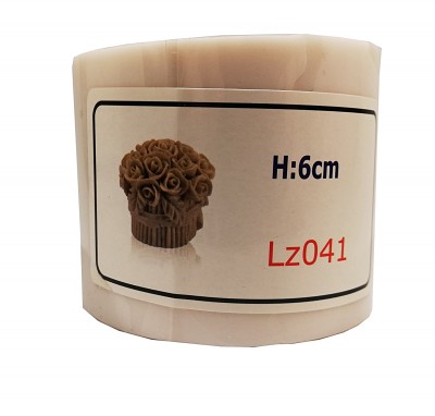 Molde de silicone branco com etiqueta e imagem de bouquet de rosas.