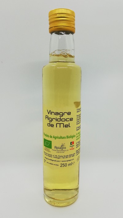 Garrafa de vidro com vinagre agridoce de mel e tampa dourada