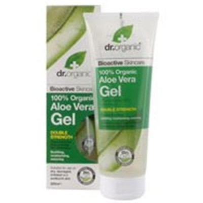 gel de aloe vera em tubo com embalagem verde e branca