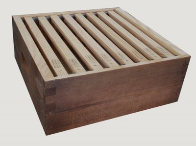 Cuba de colmeia em madeira com barras horizontais removíveis, cor natural