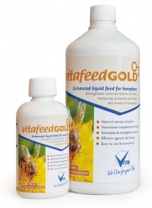 Duas embalagens do produto líquido para abelhas vitafeedGOLD com rótulos amarelos e azuis sobre fundo branco