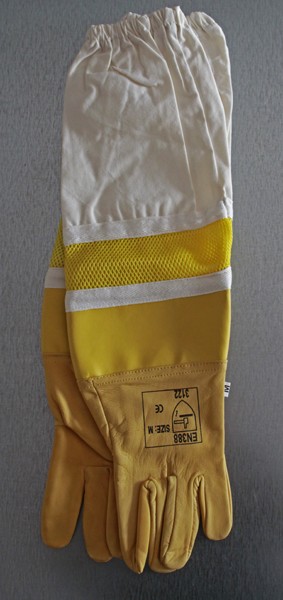 Luvas de proteção amarelas e brancas de couro e tecido com texto impresso